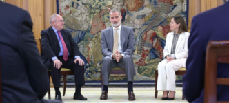 El Rey recibe en el palacio de Zarzuela a una representación del Patronato de la Fundación Conexión España.